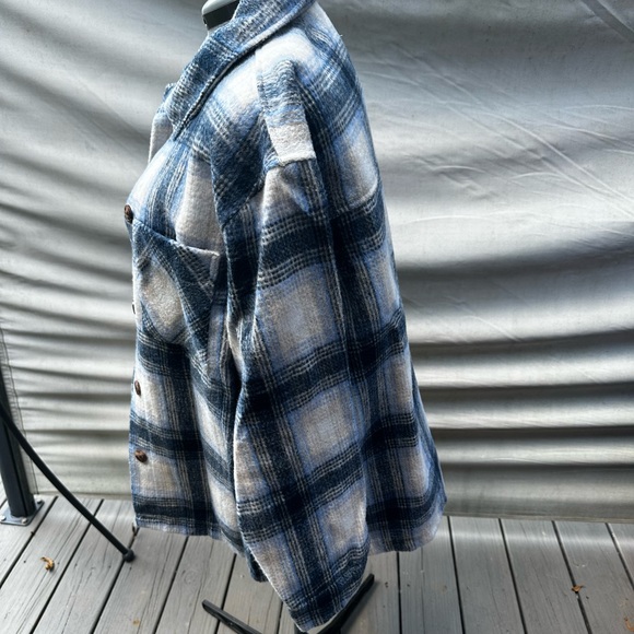 Time & Tru Shacket XL - Picture 3 of 7